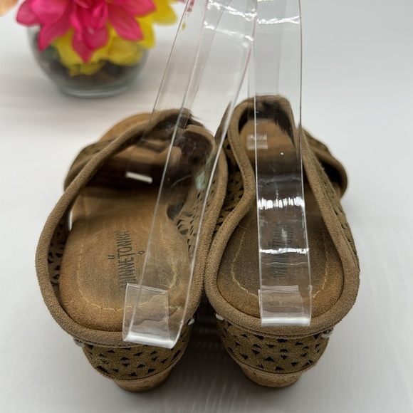 Minnetonka Cut Out Criss Cross Tan Sandals Size 7 MCS6586J - Picture 3 of 7